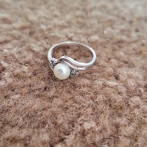 Sterling silver pearl ring